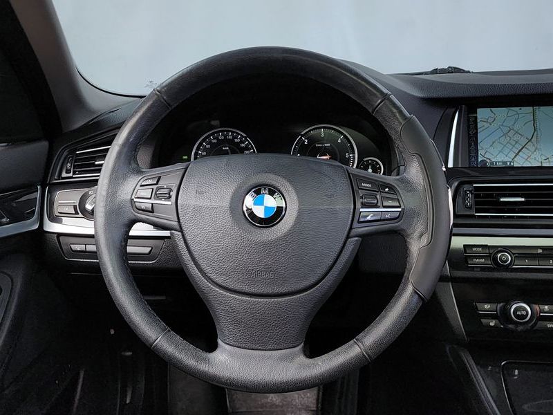 2014 BMW 5 Series 520d photo 13
