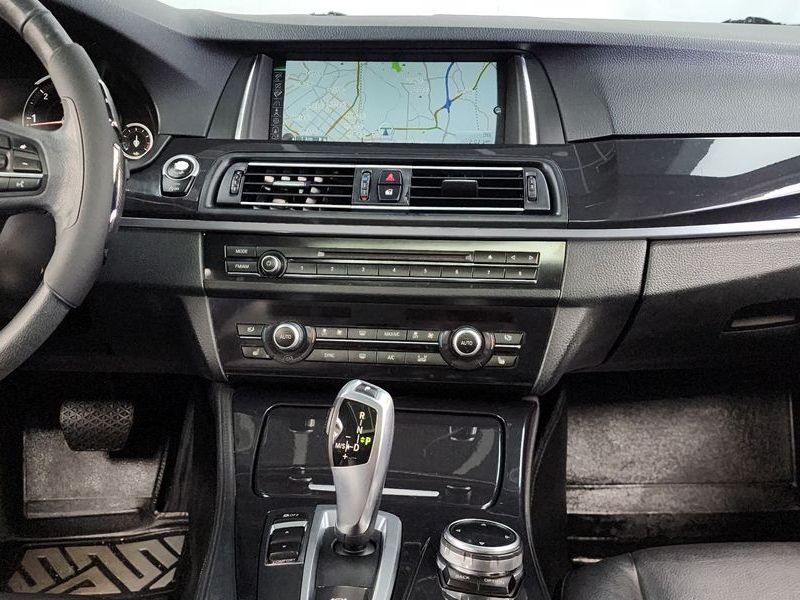 2014 BMW 5 Series 520d photo 14