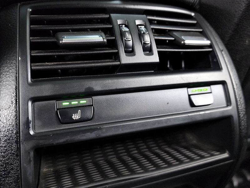 2014 BMW 5 Series 520d photo 19