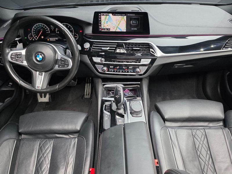 2019 BMW 5 Series 530i xDrive M Sport Package Plus photo 7