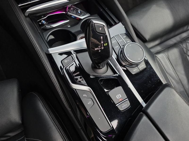 2019 BMW 5 Series 530i xDrive M Sport Package Plus photo 9