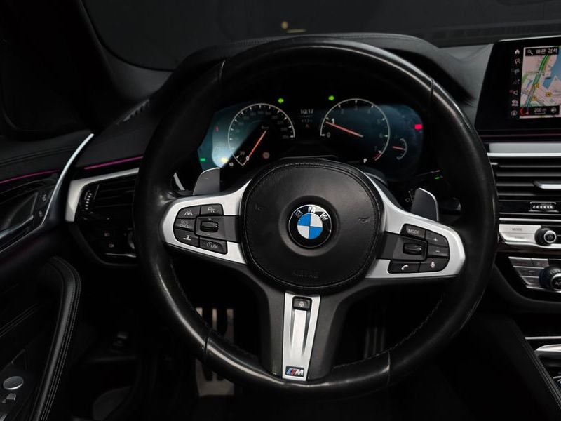 2019 BMW 5 Series 530i xDrive M Sport Package Plus photo 13