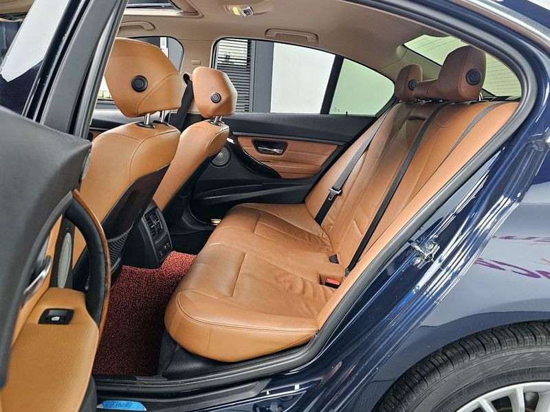 2012 BMW 3 Series 320d Luxury photo 12