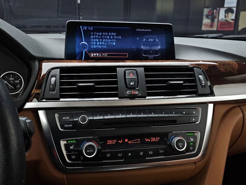2012 BMW 3 Series 320d Luxury photo 14