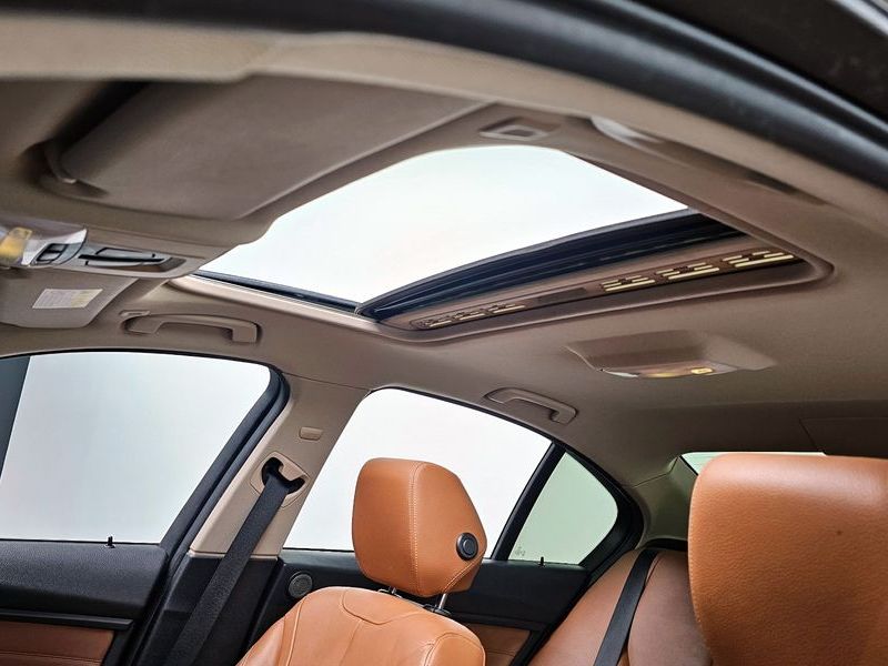 2012 BMW 3 Series 320d Luxury photo 19