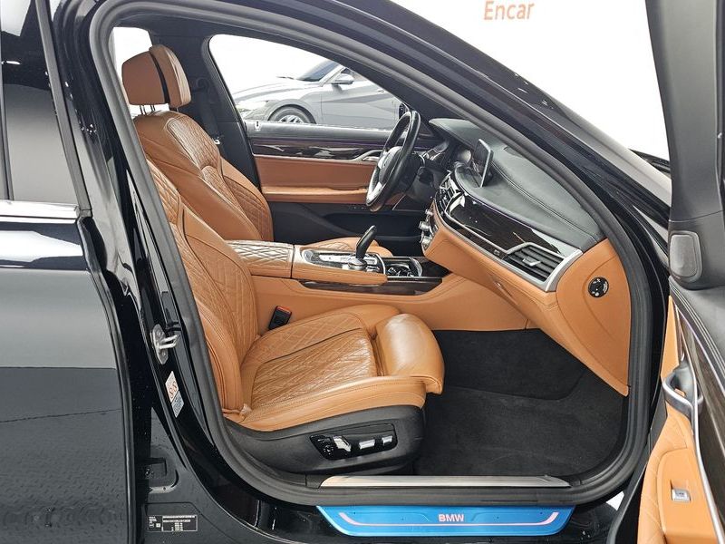 2020 BMW 7 Series 730d xDrive Design Pure Excellence photo 11