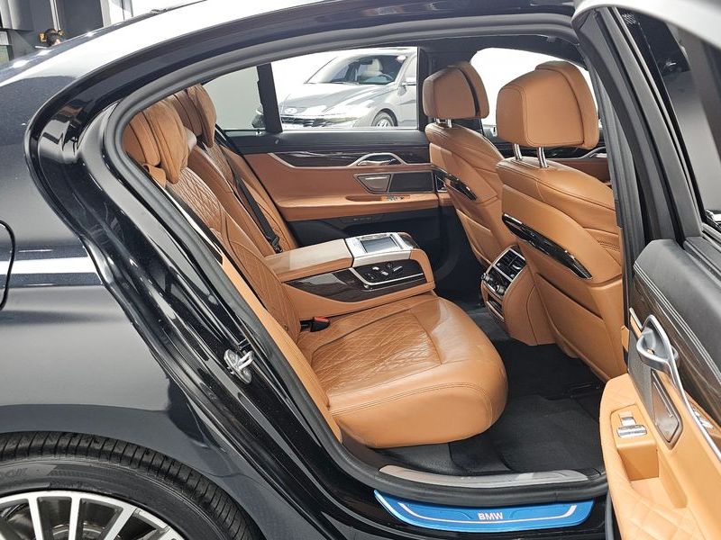 2020 BMW 7 Series 730d xDrive Design Pure Excellence photo 12