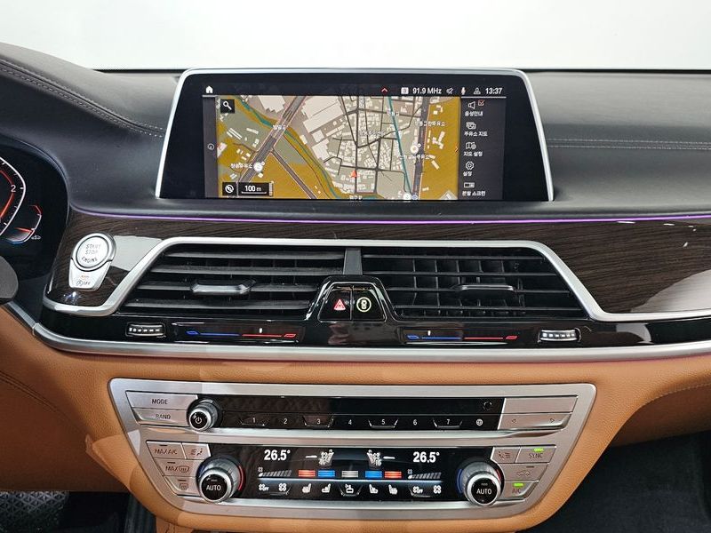 2020 BMW 7 Series 730d xDrive Design Pure Excellence photo 14
