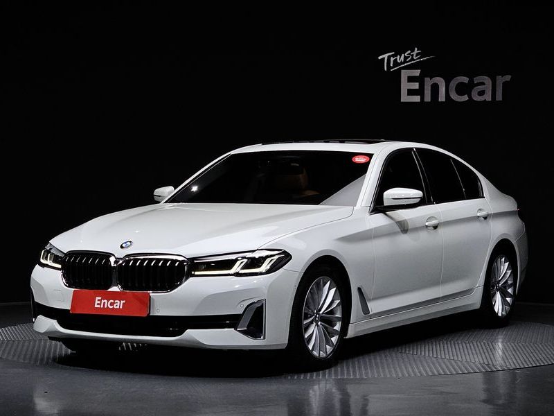 2021 BMW 5 Series 520i Luxury photo 1