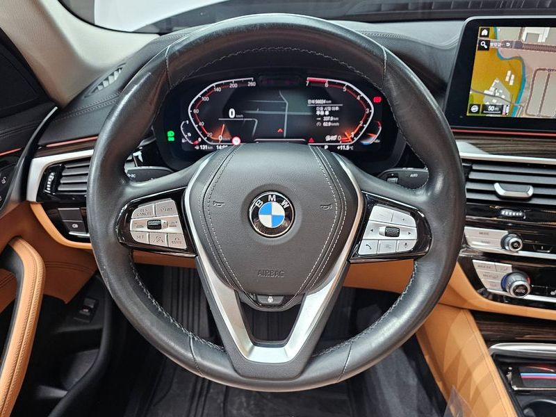 2021 BMW 5 Series 520i Luxury photo 13