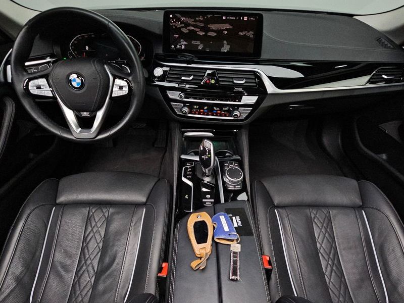 2021 BMW 5 Series 530i xDrive Luxury photo 7