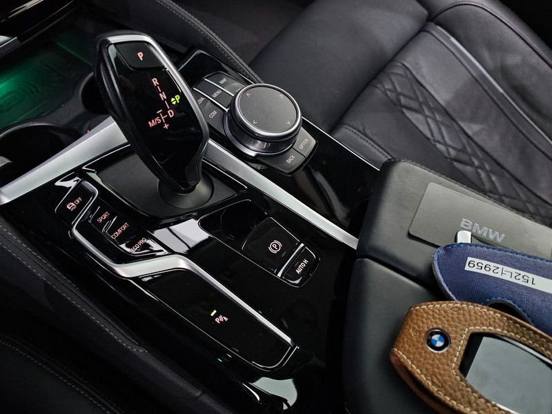 2021 BMW 5 Series 530i xDrive Luxury photo 9