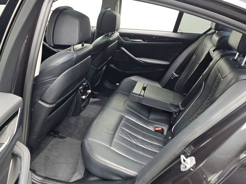 2021 BMW 5 Series 530i xDrive Luxury photo 11