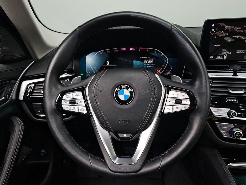 2021 BMW 5 Series 530i xDrive Luxury photo 13