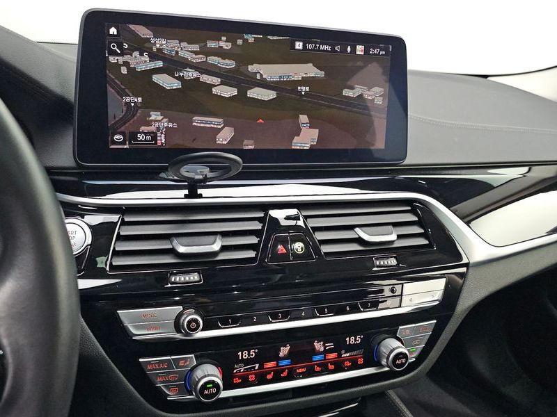2021 BMW 5 Series 530i xDrive Luxury photo 15