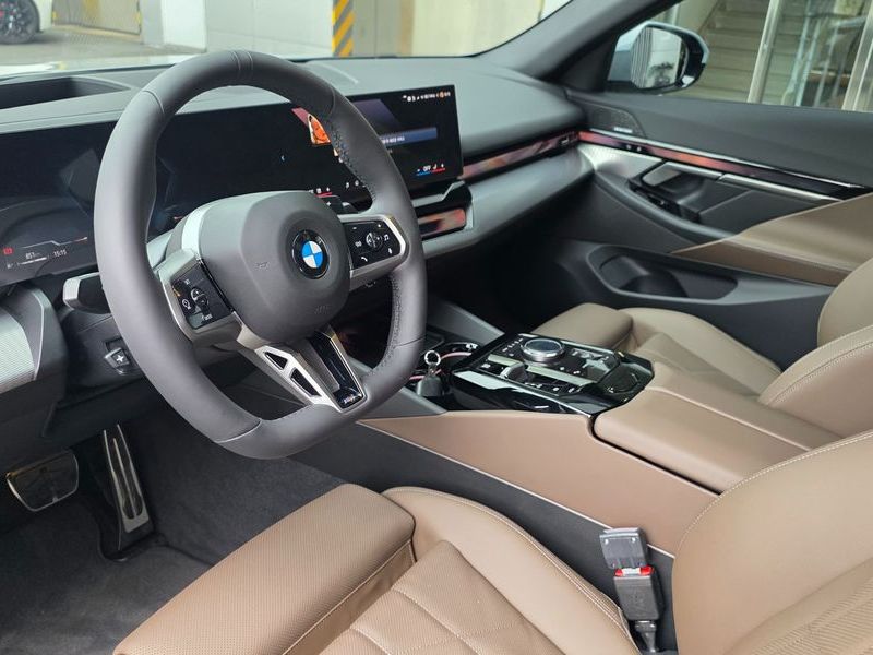 2026 BMW 5 Series 520i Special Edition photo 7