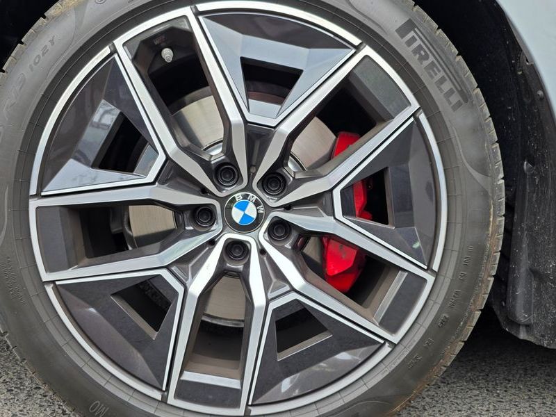 2026 BMW 5 Series 520i Special Edition photo 9