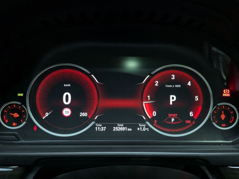 2014 BMW 5 Series 520d xDrive Luxury photo 8