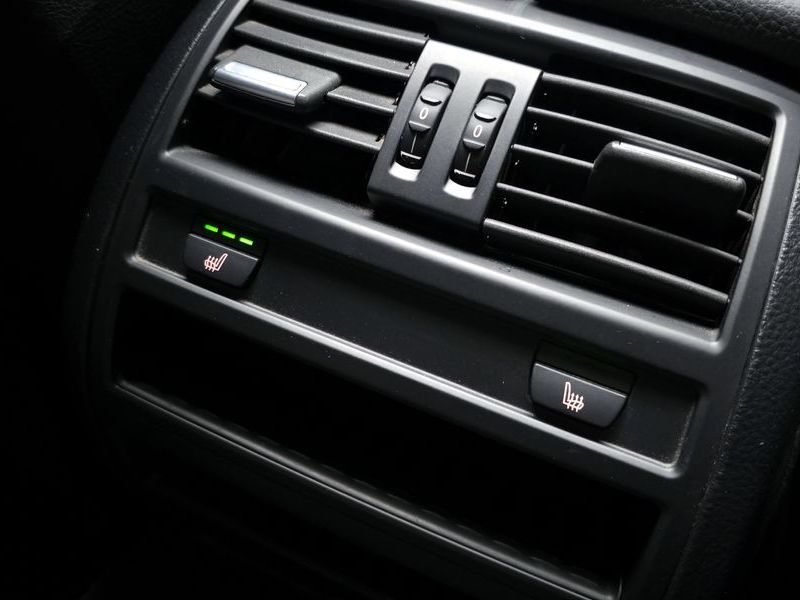 2014 BMW 5 Series 520d xDrive Luxury photo 18