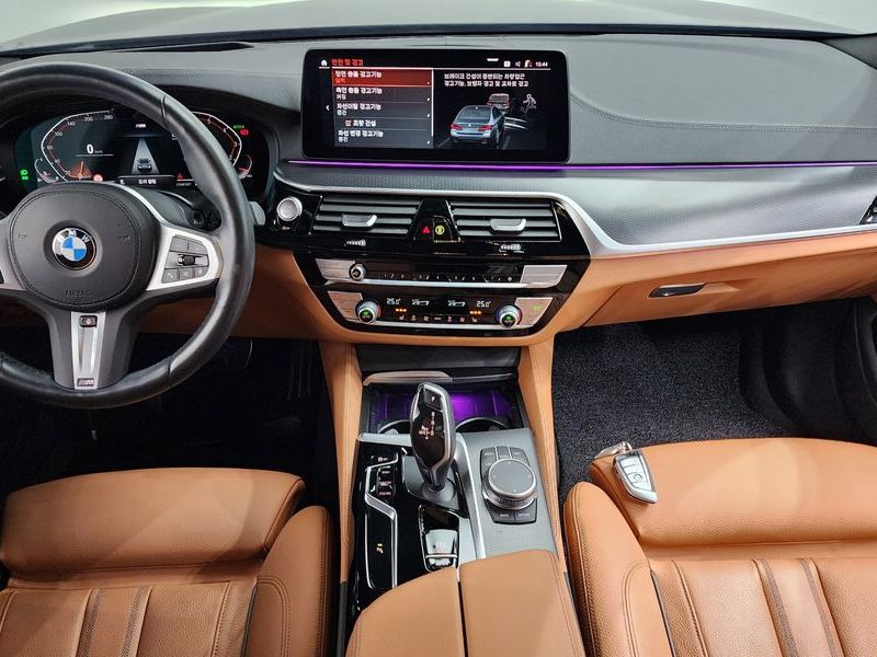 2023 BMW 5 Series 520i M Sport photo 7
