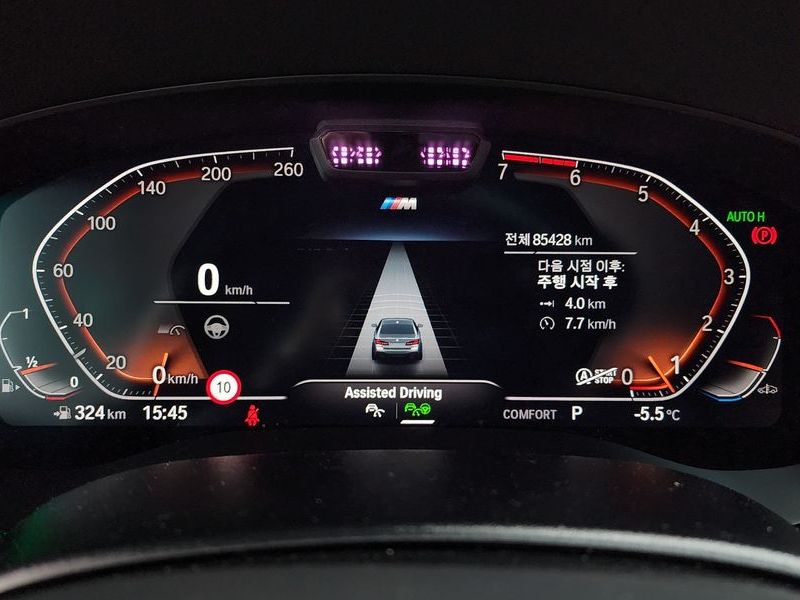 2023 BMW 5 Series 520i M Sport photo 8