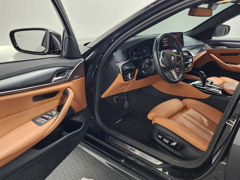 2023 BMW 5 Series 520i M Sport photo 10