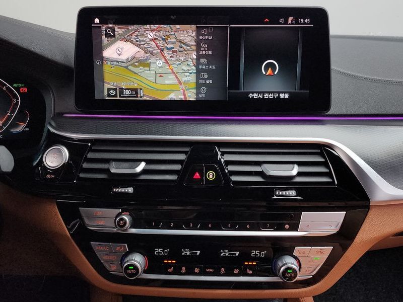 2023 BMW 5 Series 520i M Sport photo 15