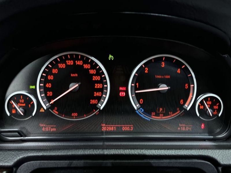 2013 BMW 5 Series GT 30d xDrive photo 8