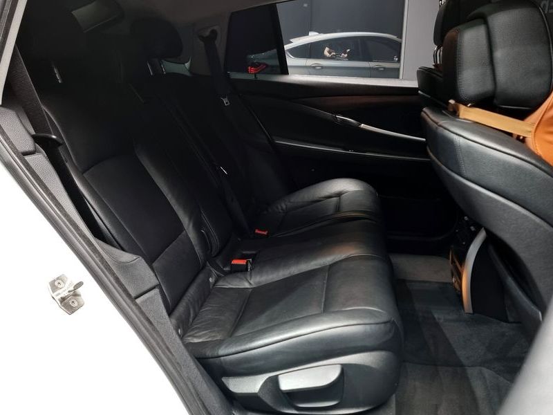 2013 BMW 5 Series GT 30d xDrive photo 12