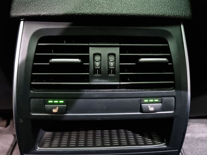 2013 BMW 5 Series GT 30d xDrive photo 17