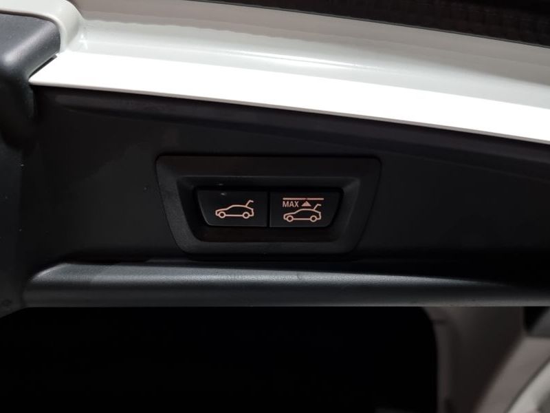 2013 BMW 5 Series GT 30d xDrive photo 18