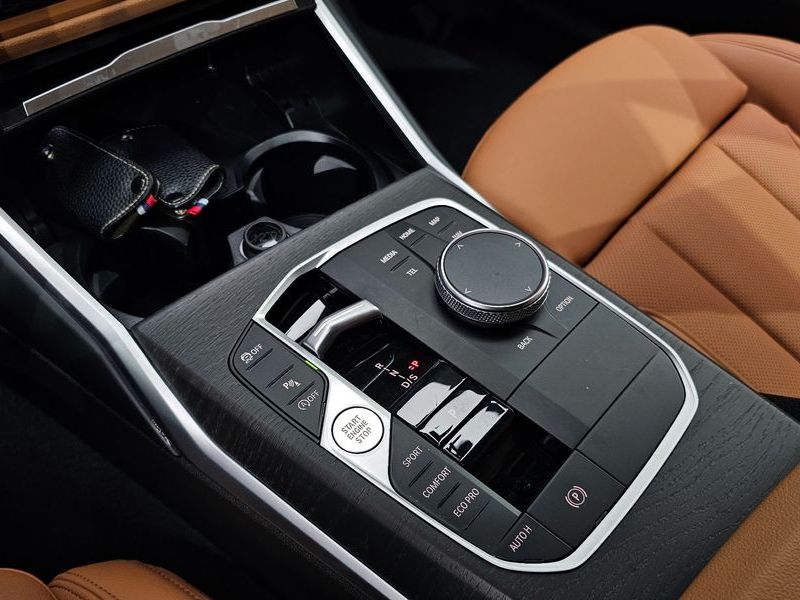 2023 BMW 3 Series 320i Touring photo 9