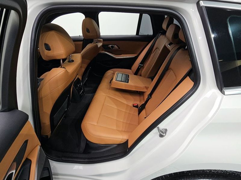 2023 BMW 3 Series 320i Touring photo 11