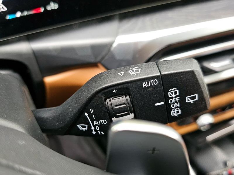 2023 BMW 3 Series 320i Touring photo 15