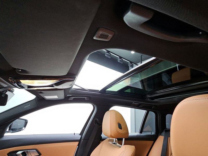 2023 BMW 3 Series 320i Touring photo 18