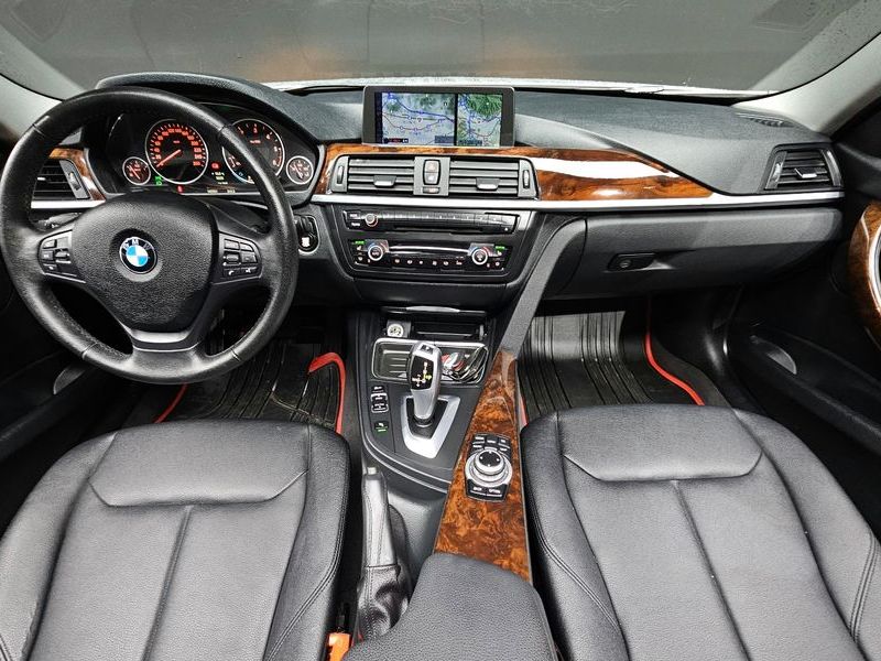 2012 BMW 3 Series 320d photo 7