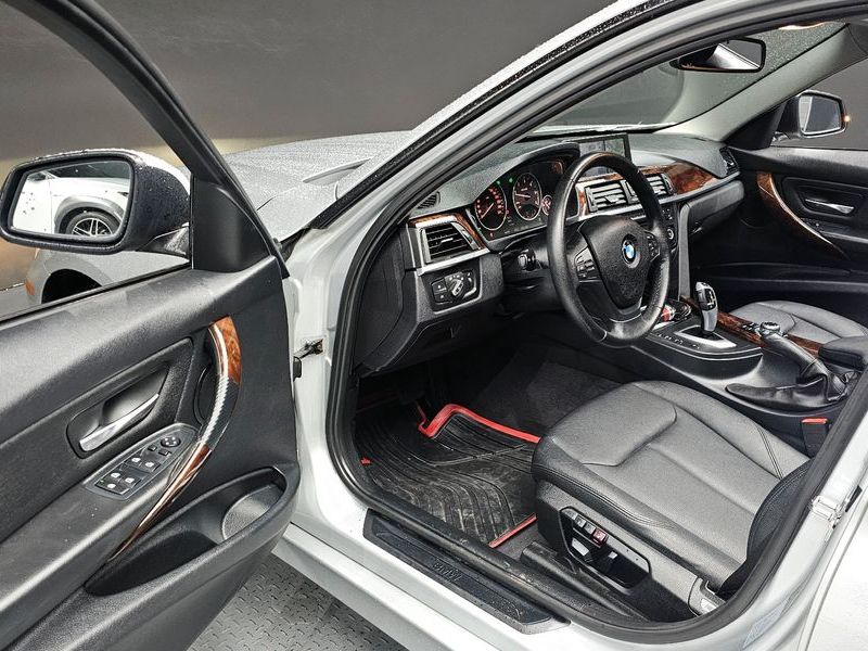 2012 BMW 3 Series 320d photo 10