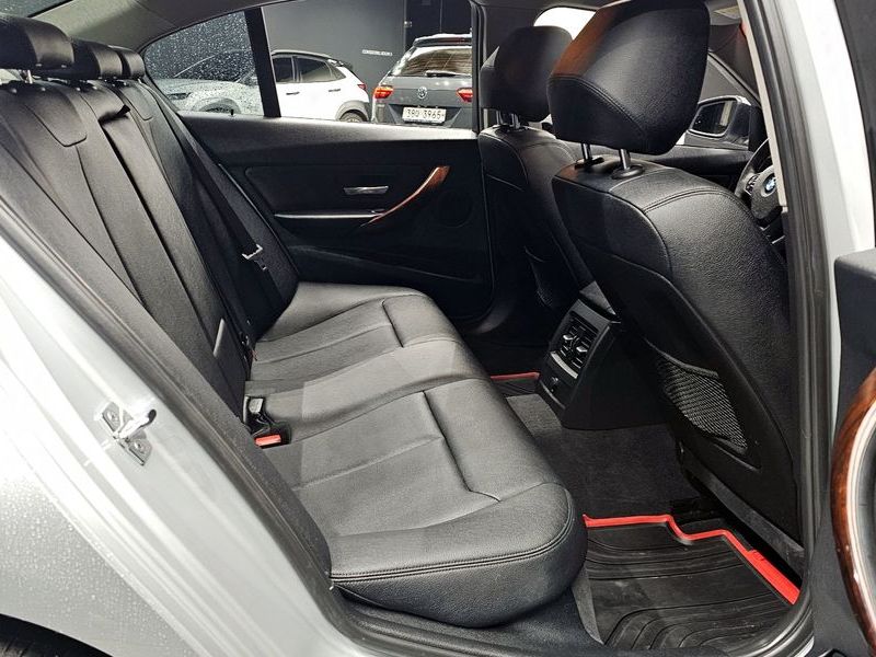 2012 BMW 3 Series 320d photo 11