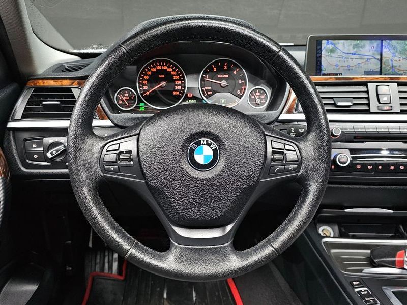 2012 BMW 3 Series 320d photo 13