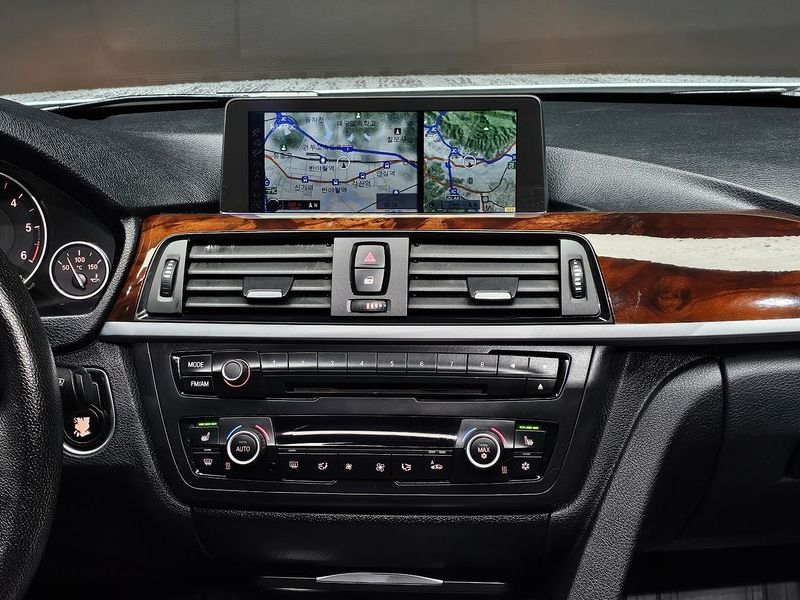 2012 BMW 3 Series 320d photo 15