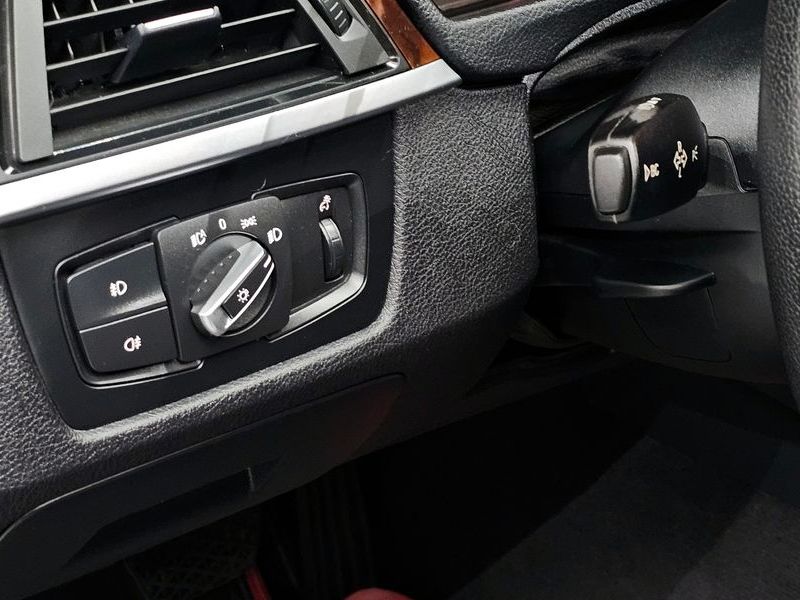 2012 BMW 3 Series 320d photo 17