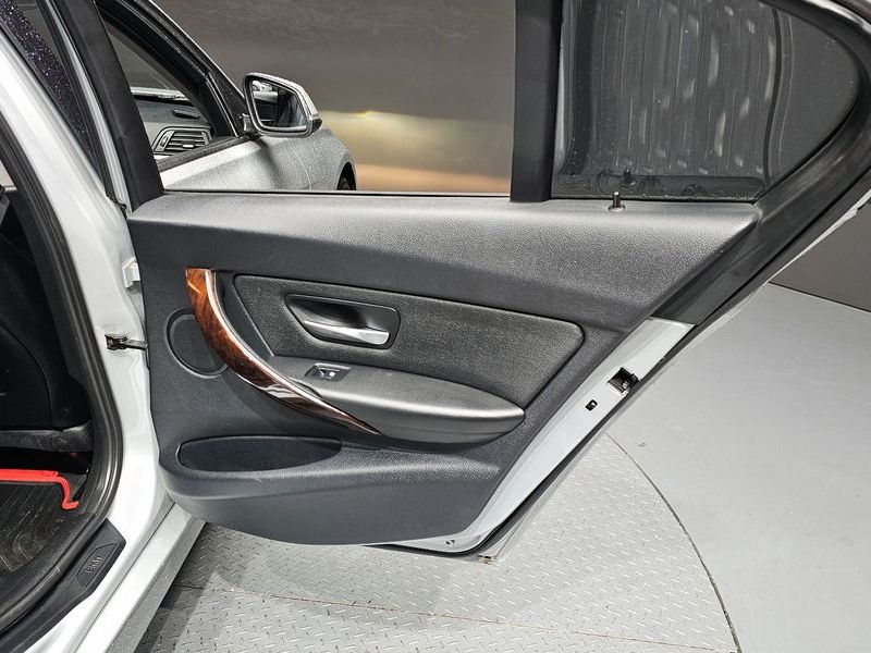 2012 BMW 3 Series 320d photo 18