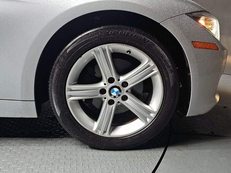 2012 BMW 3 Series 320d photo 21
