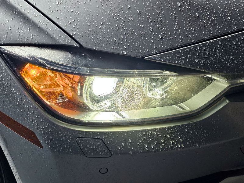 2012 BMW 3 Series 320d photo 22