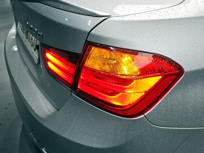 2012 BMW 3 Series 320d photo 23