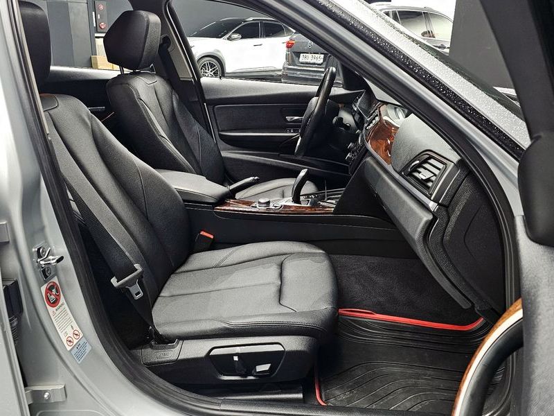 2012 BMW 3 Series 320d photo 26