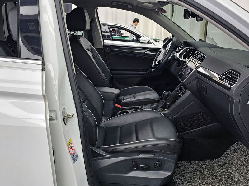 2020 Volkswagen Tiguan 2.0 TDI Prestige photo 11