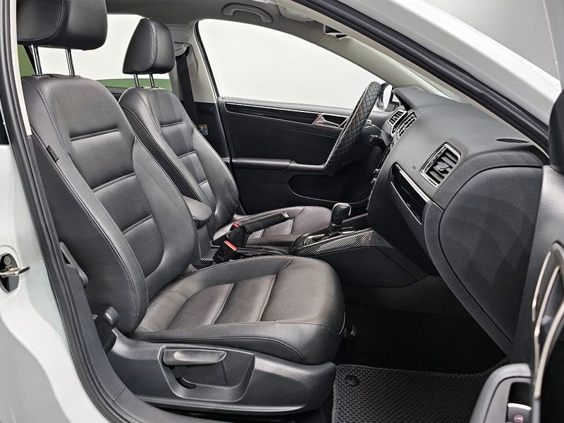 2016 Volkswagen Jetta 2.0 TDI BlueMotion Premium 6th photo 10