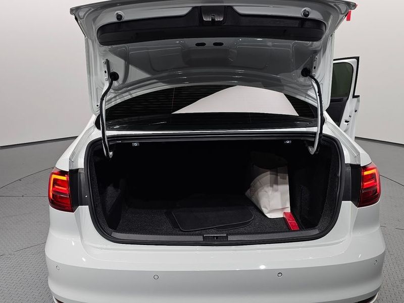 2016 Volkswagen Jetta 2.0 TDI BlueMotion Premium 6th photo 20