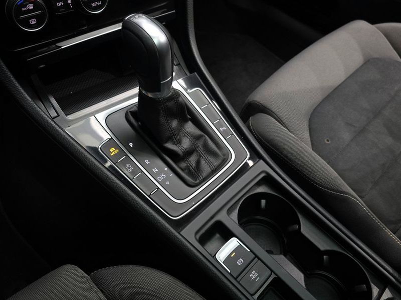 2015 Volkswagen Golf 2.0 TDI photo 9